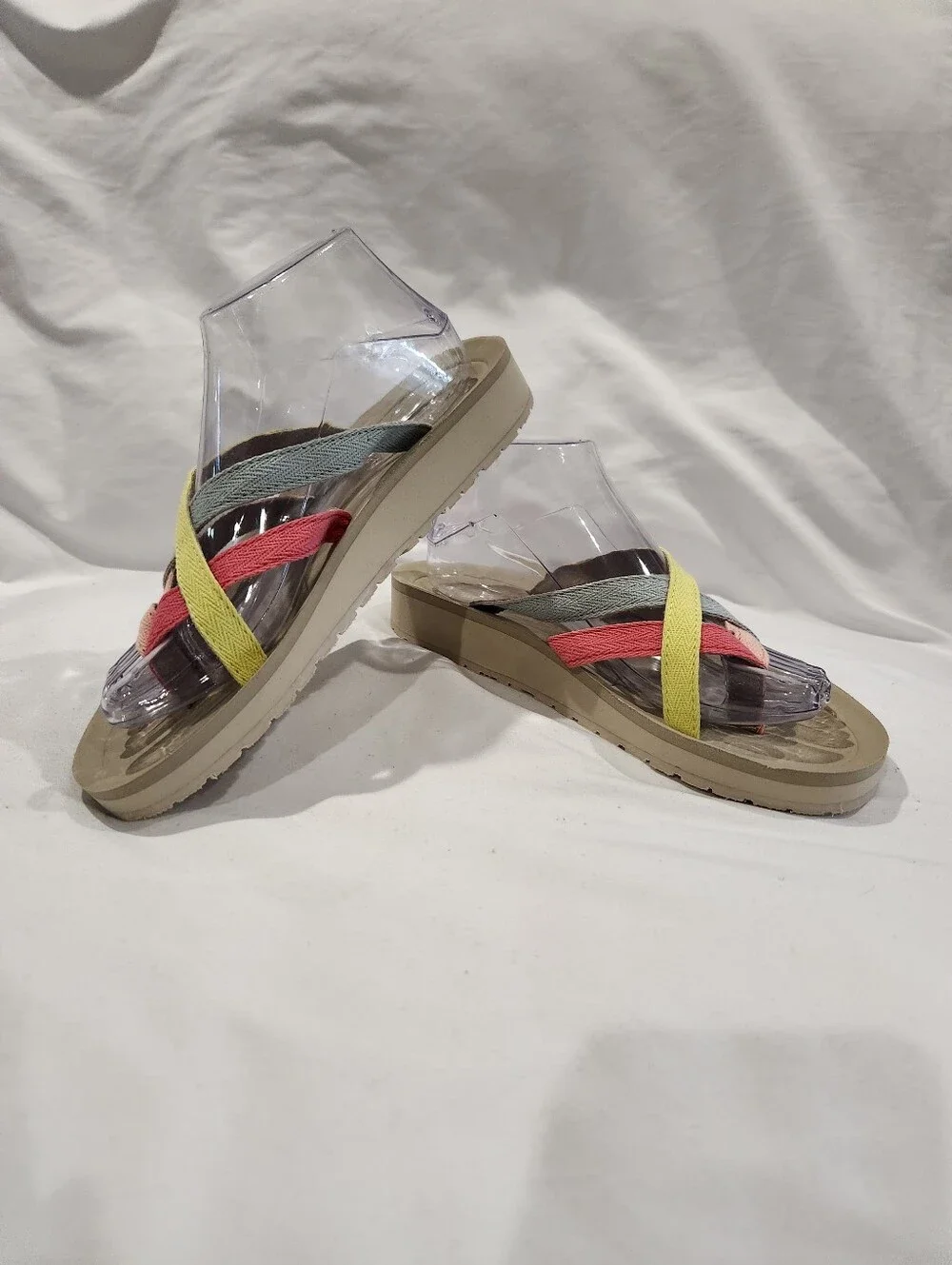 Minnetonka Hanna 2.0 Multicolor Crisscross Slide Size 8 NWOT